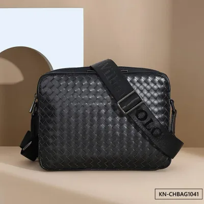 CORE LITE SHOULDER BAG